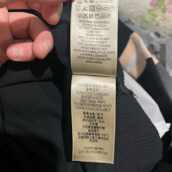 Burberry Black Crewneck with Red and Beige Accents - Picture 7 of 8